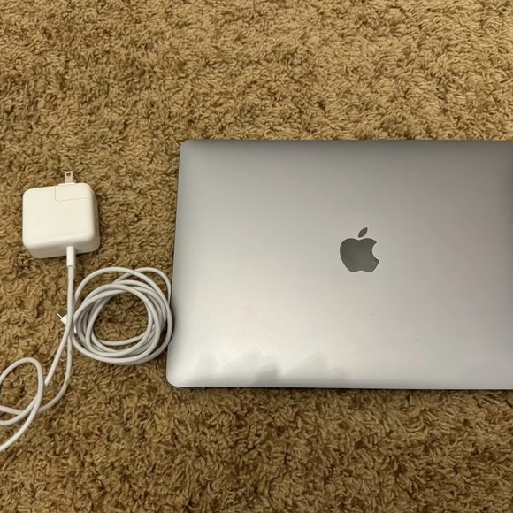 2020 Macbook Air M1 8GB 256GB Silver Laptop